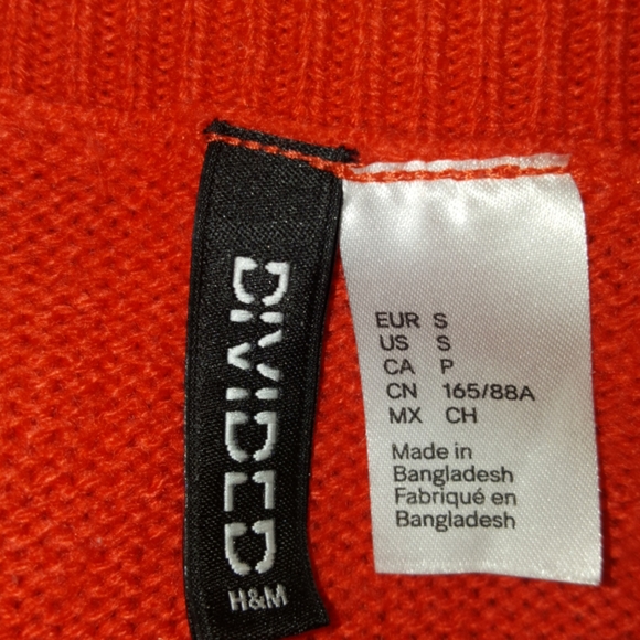 H & M red acrylic crewneck sweater - Picture 3 of 3